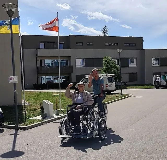 Ehrenamtliche Helfer bringen Marienhof-Senioren aufs Rad zurück