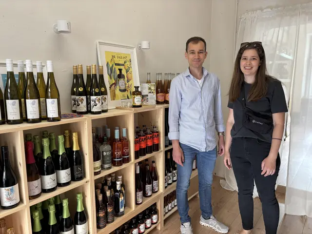 Philipp und Lisa Smula haben "Ohnerausch" gegründet und wollen alkoholfreien Alternativen eine Plattform bieten.  | Foto: Laura Rieger/MeinBezirk
