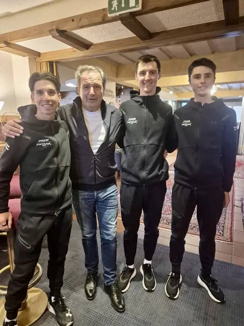 Die Radprofis Lorenzo Fortunato, TVB Obmann Franz Theurl, Nicola Conci und Davide Toneatti (v.l.). | Foto: TVB Osttirol