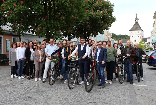 Zahlreiche Gemeinderätinnen und Gemeinderäte reisten klimafreundlich mit dem Fahrrad oder zu Fuß zur Sitzung an. | Foto: Stadt+Kultur Vöcklabruck