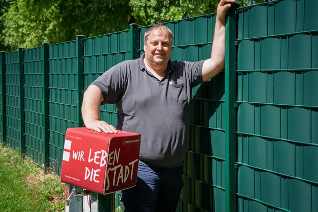Neuer Sichtschutz im Freibad Leopoldskron
Der neue Sichtschutz ersetzt eine beschädigte Hecke und sorgt beim Spielbereich im Lepi-Freibad für mehr Privatsphäre. | Foto: Stadt Salzburg/Alexander Killer
