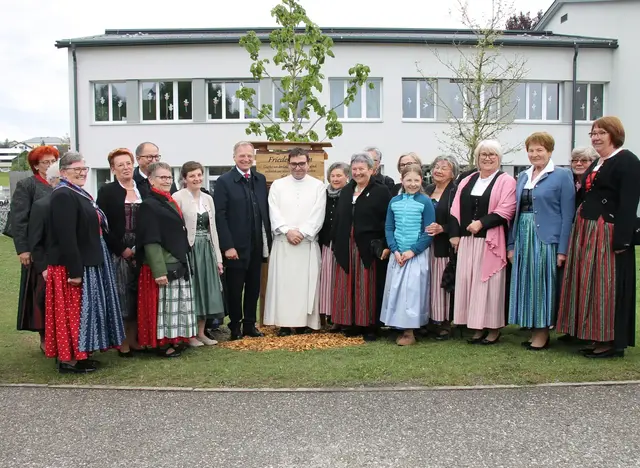 Die Golhaubengruppe hat in Lembach einen Friedensbaum gepflanzt. | Foto: MeinBezirk/Schütz