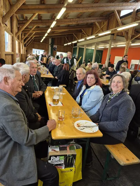 Die Halle war gut besucht, die Stimmung ausgezeichnet. | Foto: Holzmann