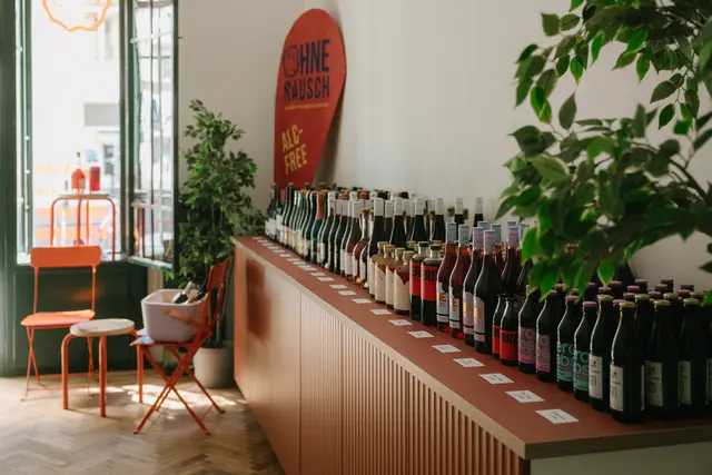 Die angebotene Ware reicht vom Aperitif bis zum Spritzwein.  | Foto: OHNERAUSCH