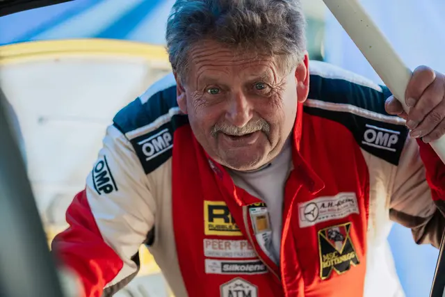 Alois Höller in seinem Ford Fiesta.  | Foto: Theresa Kerschner