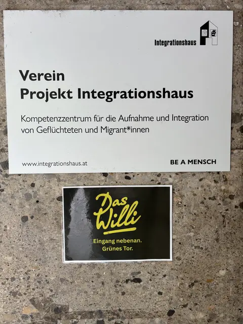 "Das Willi" befindet sich im Untergeschoß des Integrationshauses, der Eingang liegt im Innenhof rechts vom Haupteingang. | Foto: Mathias Kautzky/MeinBezirk