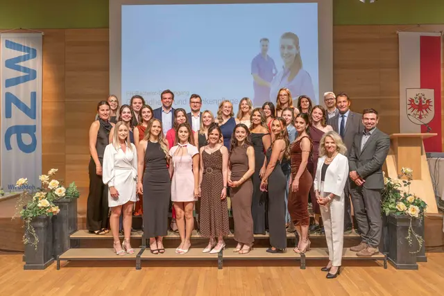 Herzlichen Glückwunsch zum Abschluss! Mit dem Abschluss eröffnen sich den Absolventinnen und Absolventen vielfältige Karrieremöglichkeiten.  | Foto: fh gesundheit