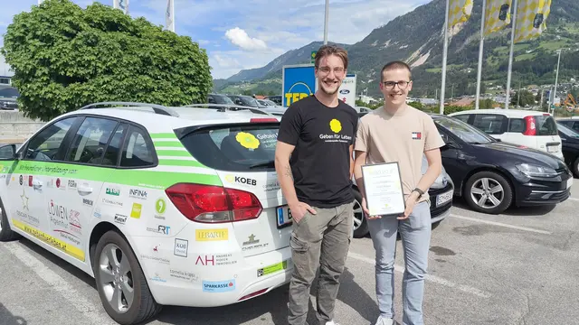 Paul (r.) gemeinsam mit Bernhard Thaler (l.) von „Geben für Leben - Leukämiehilfe Österreich“ nach seiner Stammzellspende. | Foto: GfL Tirol