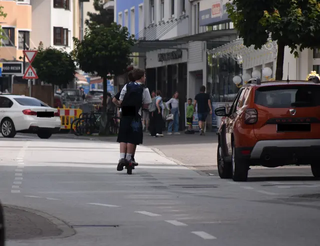E-Scooter können als Verkehrsmittel kurze Autofahrten ersetzen. | Foto: Barbara Fluckinger/MB Archiv