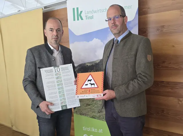 LK-Präsident Josef Hechenberger und Landesveterinärdirektor Matthias Vill informierten zum Thema Almsicherheit. | Foto: LK Tirol