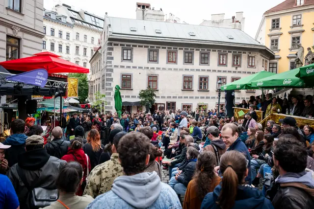 Trotz des wechselhaften Wetters lockten die Open-Air-Konzerte zahlreiche Besucherinnen und Besucher an. | Foto: Pia Fronia