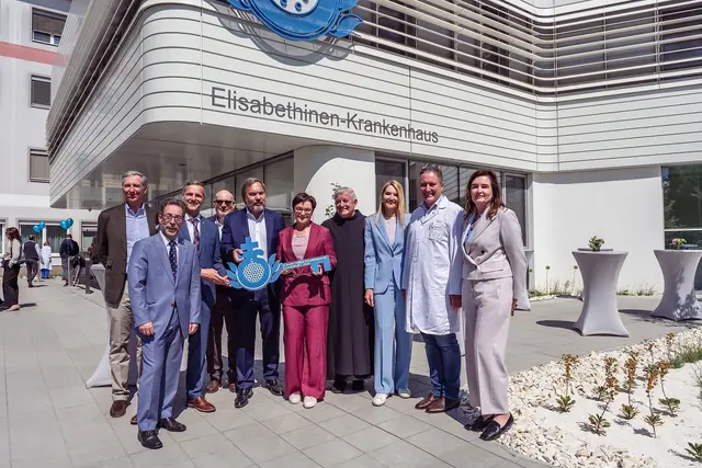 Architekt Christian Halm, LAbg. Markus Malle, GR Michael Gußnig, KGF-GF Karl Cernic, GF Michael Steiner, LR.in Beate Prettner, Pater Paulus Kohler, PD Silvia Lueger, Prim. Michael Zink und die kaufmännische Direktorin Elke Haber (von links) | Foto: marygoodfoto