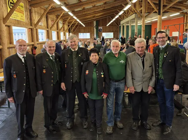 Silbernes Ehrenabzeichen für Obmann Acham