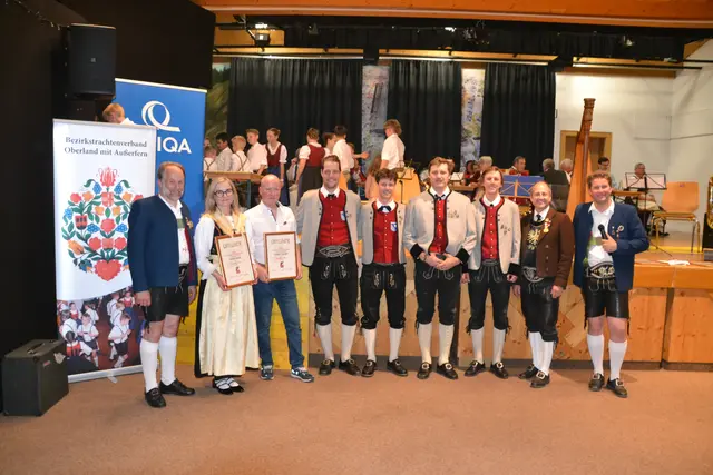 Seit 10 und 25 Jahre beim Verein TV Silvretta See: Mitglieder wurden geehrt. | Foto: Trachtenverband Oberland mit Außerfern
