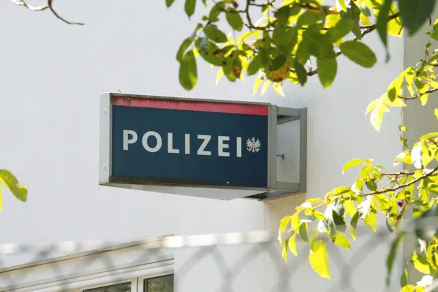 Polizei sucht nach Unfall mit Radfahrerin einen Autolenker
