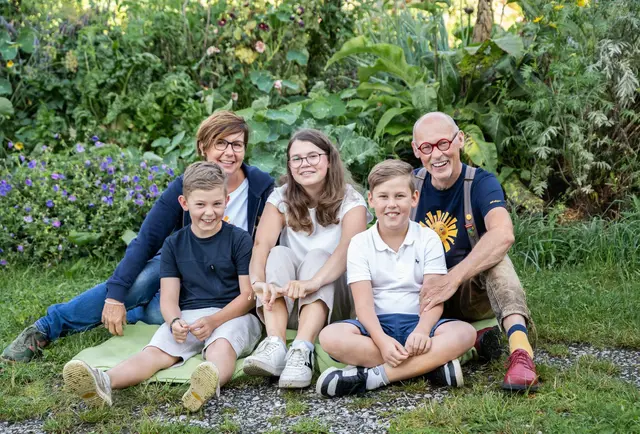 Familie Gutmann blickt dem Fest mit großer Vorfreude entgegen: Johannes, Johanna, Severin, Valentin, Edith Gutmann (v.l.). | Foto: hrebenko.com