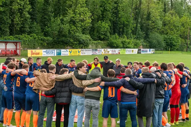 Gemeinsam mit den Fans wurde der Meistertitel bis spät in den Abend gefeiert. | Foto: lukes.Pic/Lukas Baumühlner