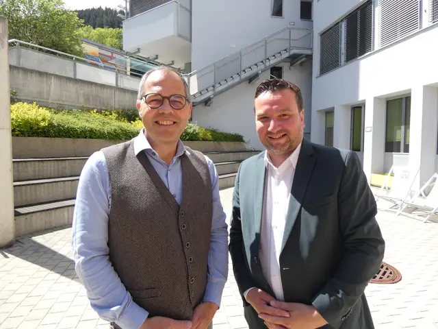Direktor Reinhold Greuter konnte bei den Prüfungsessen ua LA Benedikt Lentsch aus Zams begrüßen.
