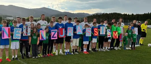 Sarleinsbachs Mannschaft setzt starkes Zeichen gegen Rassismus im Sport