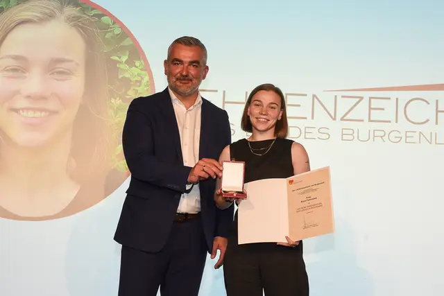 Goldenes Ehrenzeichen für Anna Fuhrmann | Foto: Landesmedienservice
