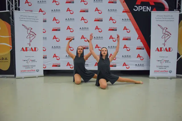 Johanna Huber und Valentina Huber mit "Sound of War" | Foto: Doris Rupp
