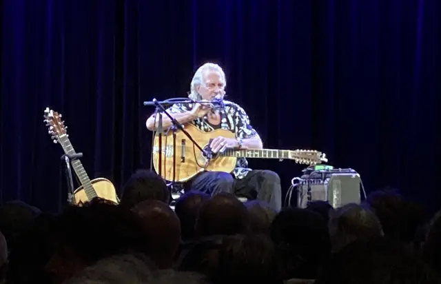 Zwischen den Songs gab es witzige Anekdoten aus seinem Leben. | Foto: Petra Ortner