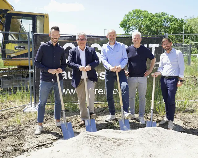 Geschäftsführer Sebastian Zugmayer, Bürgermeister Robert Weber MSc., Geschäftsführer Constantin Zugmayer, Dipl.- Ing. Wolfgang Windbüchler und Ing. Kurt Simandl | Foto: bazuba
