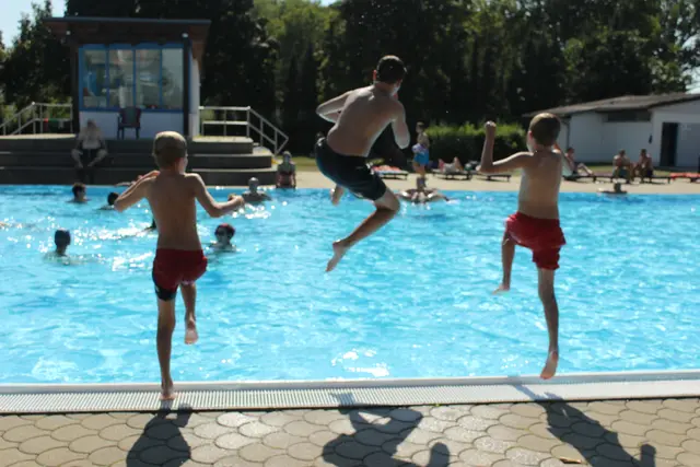 Für neuen Badespaß wird das Freibad Großpetersdorf modernisiert. | Foto: Angelina Kaiser