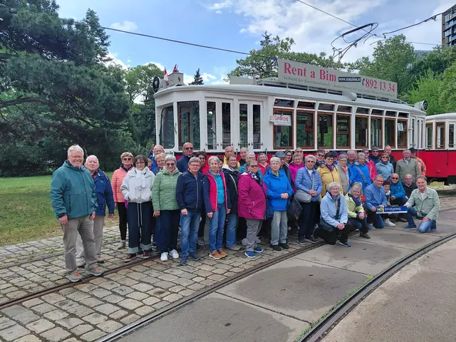 Ein besonderes Highlight war die Rundfahrt über die Wiener Ringstraße in einer historischen Oldtimer-Straßenbahn. | Foto: NÖ Senioren Windigsteig