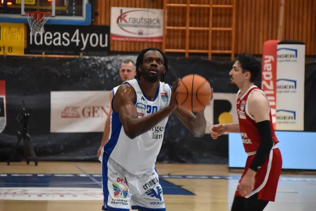 Voller Fokus auf den Korb: Deante Johnson | Foto: MeinBezirk/Michael Strini