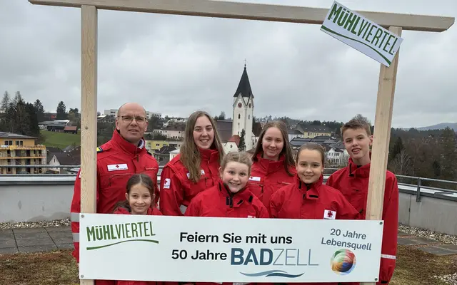 Ortsstellenleiter Thomas Rockenschaub und die JRK-Kids freuen sich schon sehr auf die "Rescom" und laden ganz herzlich ein. | Foto: RK Bad Zell