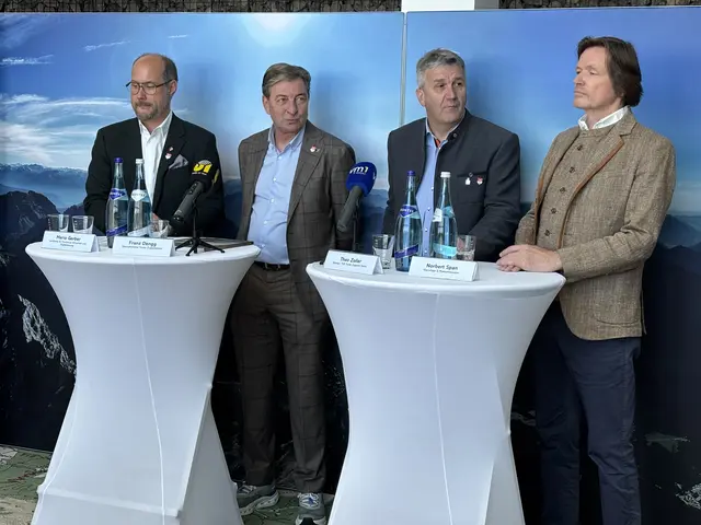 LR Mario Gerber, Franz Dengg, Theo Zoller und Norbert Span (v.l.). erzählten von der Zugspitze, von Seilbahnpionieren und dem neuen Museum. | Foto: MeinBezirk/Günther Reichel