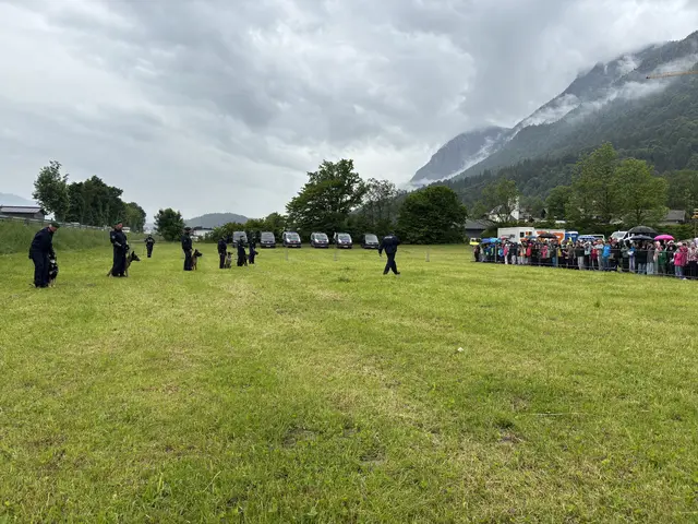 Die Polizeihundestaffel Tirol stellte ihre Hunde vor.  | Foto: Barbara Fluckinger