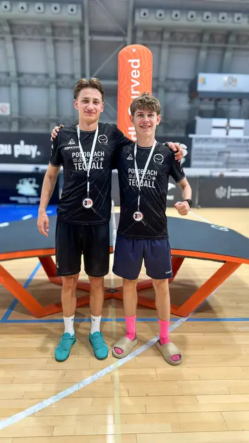 Alexander Hamm holte gemeinsam mit dem Dänen Saxe Paarup Bronze im Herrendoppel bei der Adriatic Teqball League in Montenegro. | Foto: Teqball Montenegro