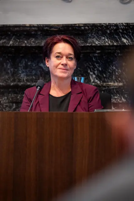 Während der Landtagssitzungen leitet Sonja Ledl-Rossmann als Präsidentin die Debatten im Tiroler Landtag. Dabei ist sie für den ordnungsgemäßen Ablauf der Sitzungen verantwortlic | Foto: Tiroler Landtag/ Christanell