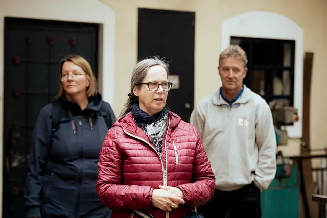 Mehr als 25 interessierte Teilnehmerinnen und Teilnehmer nahmen an der Führung unter dem Titel „Salzburg anders hören“ teil. Die Führung war der Auftakt zu einer Reihe von "Inklusiven Stadtführungen". | Foto: Stadt Salzburg/Rocio Escabosa