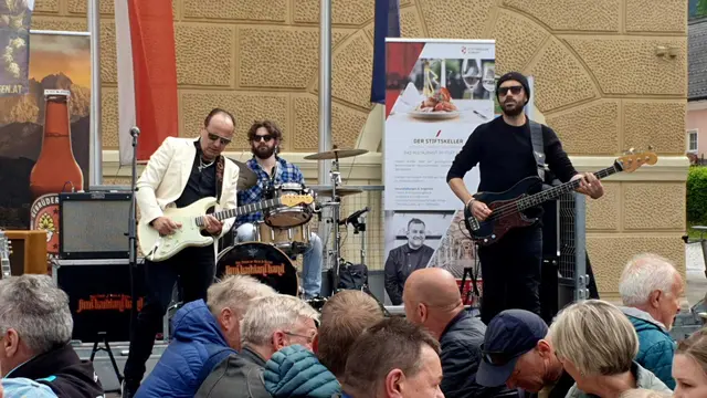 Die "Jimi Barbiani Band" heizte den Besucherinnen und Besuchern mit ihrer internationalen Erfahrung ordentlich ein. | Foto: Francesco Picasso