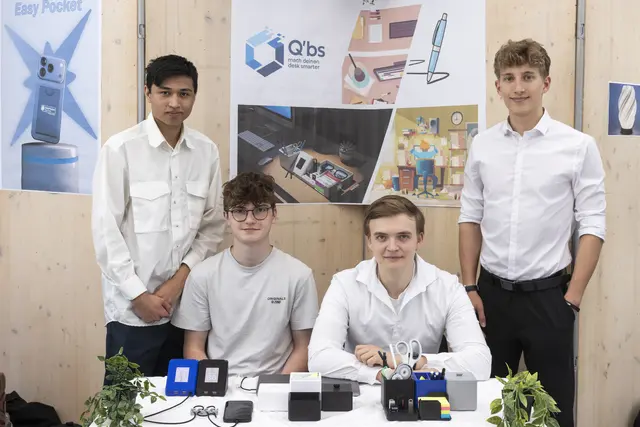 Das Team Qb’s von der HTL Jenbach entwickelte einen modularen, individuell anpassbaren Desk-Organizer in Würfelform und holte sich den dritten Platz. | Foto: WK Tirol / Die Fotografen
