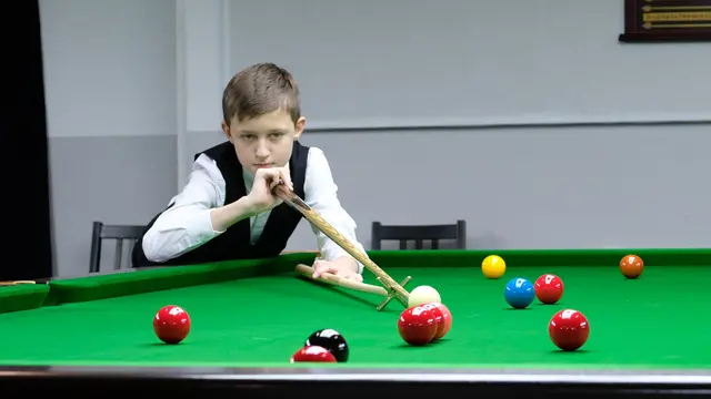 Snooker-Auss Lukas Stötzer gewinnt souverän den Grand Prix in Wien und setzt sich an die Spitze der heimischen Rangliste. | Foto: Schopf