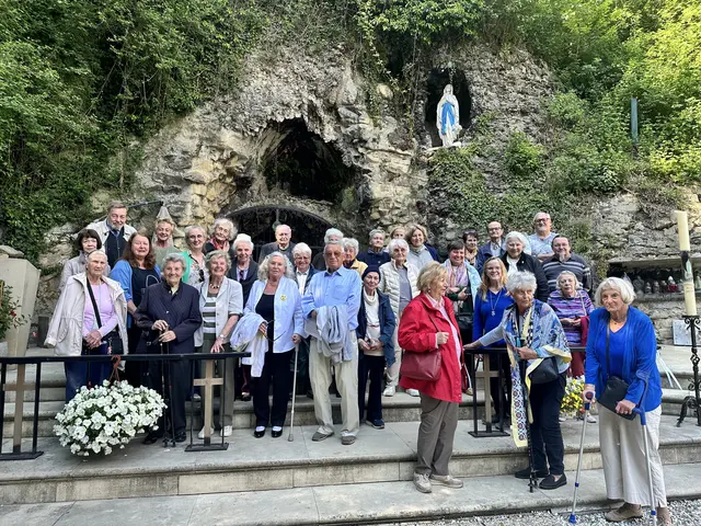 Die Maiandacht in der Lourdesgrotte war gut besucht. | Foto: Stiftspfarre Klosterneuburg