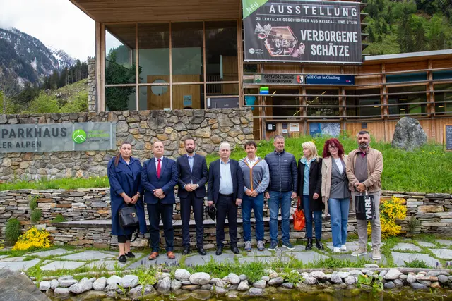 Die Delegation aus Montenegro bei ihrem Besuch im Naturparkhaus in Ginzling. | Foto: Zillertal Tourismus