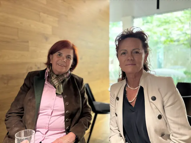 Erika Kandler und Flora Bogensperger wissen, was es heißt, pflegende Angehörige zu sein. | Foto: Anna Wallner