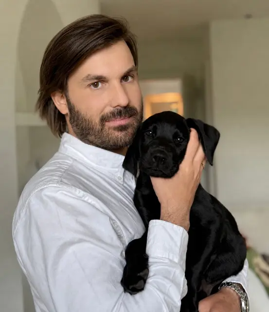 Aus der eigenen Zucht für den guten Zweck: Nano von Adler-Apotheken-Chef Felix Fritsch soll zum Diabetesspürhund ausgebildet werden. | Foto: Adler Apotheke Frtisch