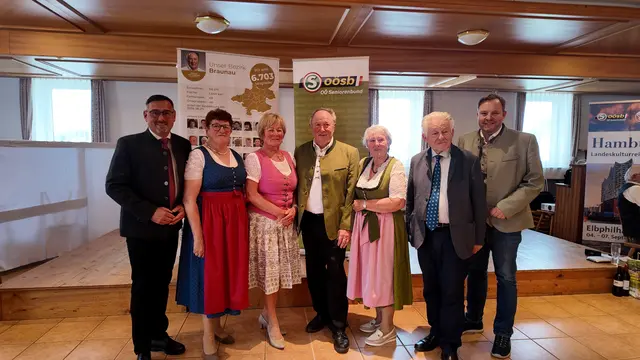 LAbg. Klaus Mühlbacher, Obmann-Stellvertreterinnen Rosa Streif und Erna Winter, Bezirksobmann Johann Schweiberer, Obmann-Stellvertreterin Hedwig Bauer, Landesobmann Josef Pühringer und Landesgeschäftsführer Bundesrat Franz Ebner. | Foto: OÖ Seniorenbund