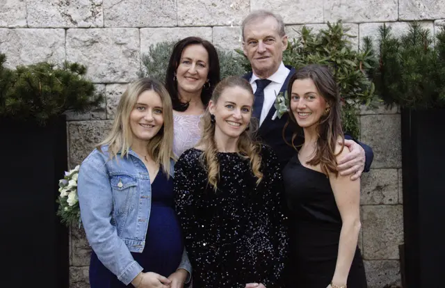 Johann &amp; Renate Mayr mit Elisabeth, Corinna und Stefanie. | Foto: Gasthof Mayr