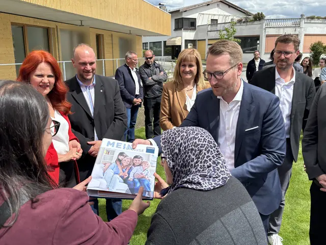 Mit der feierlichen Schlüsselübergabe wurden das neue Sprengelhaus und die Wohnanlage für betreubares Wohnen offiziell eröffnet.