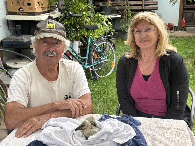 Helmut Rosenthaler erhielt Besuch von Tierliebhaberin Jana Hofmüller. | Foto: MeinBezirk/Waltraud Fischer