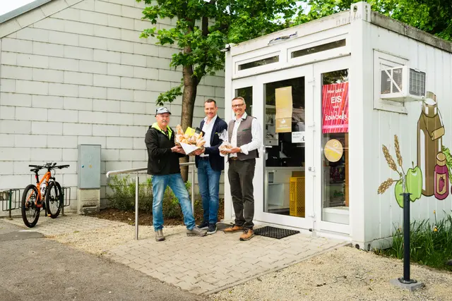 Ortsvorsteher Peter Ruhs, Geschäftsführer Othmar Müller und Bürgermeister Clemens Nagel freuen sich über die gute Zusammenarbeit. | Foto: A.Altmann