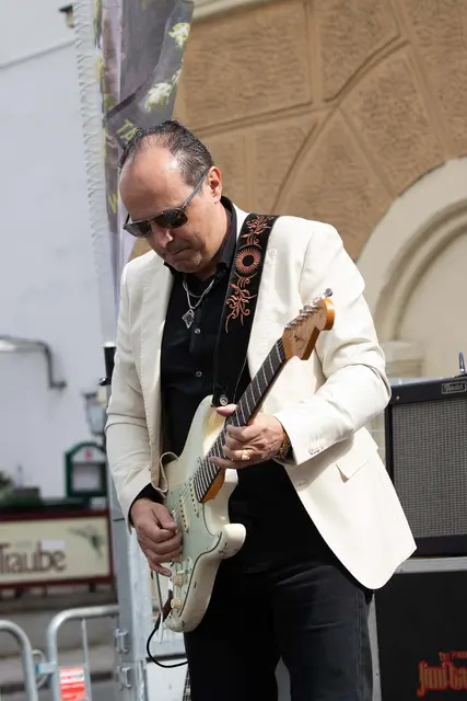 Jimi Barbiani gilt als einer der besten Slide-Blues-Rock-Gitarristen in Europa. | Foto: Ludwig Payer