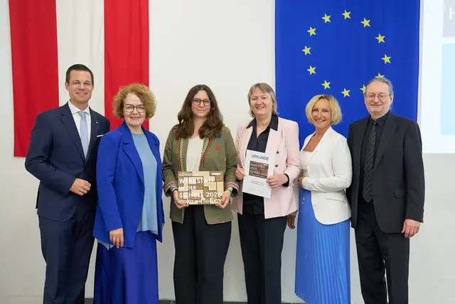 Bildungsdirektor Karl Fritthum, Bildungs-Landesrätin Christiane Teschl-Hofmeister, Elisabeth Höllmüller, Irene Schlager (beide BG/BRG Tulln), Schulqualitätsmanagerin Sylvia Graser, und Fachinspektor für Musik und Kreativität Andreas Gruber. | Foto: Monihart